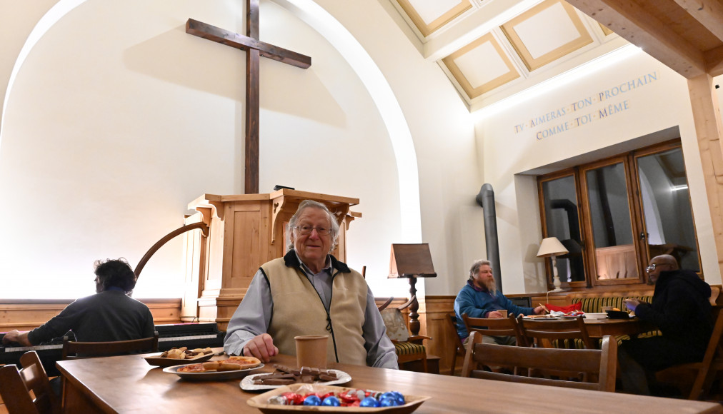Roger Durand se réjouit que l’ancienne chapelle soit à nouveau «un lieu de rencontre et de partage de chaleur humaine». Roger Durand se réjouit que l’ancienne chapelle soit à nouveau «un lieu de rencontre et de partage de chaleur humaine». / © Alain Grosclaude