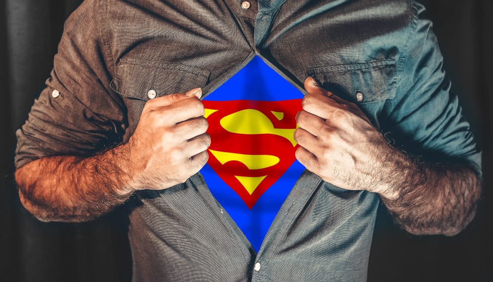 Le héros est une personne ordinaire qui, à un moment donné, se sent investie d’une mission et parvient à faire basculer la situation au bénéfice des autres. Le héros est une personne ordinaire qui, à un moment donné, se sent investie d’une mission et parvient à faire basculer la situation au bénéfice des autres. / © Elias Sch./Pixabay