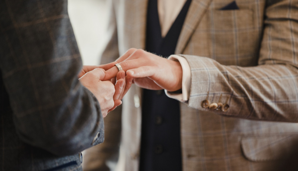 La bénédiction de mariage pour couple de même sexe soutenue par les Églises réformées Berne-Jura-Soleure. © iStok/ DGLimages La bénédiction de mariage pour couple de même sexe soutenue par les Églises réformées Berne-Jura-Soleure. © iStok/ DGLimages / La bénédiction de mariage pour couple de même sexe soutenue par les Églises réformées Berne-Jura-Soleure. © iStok/ DGLimages