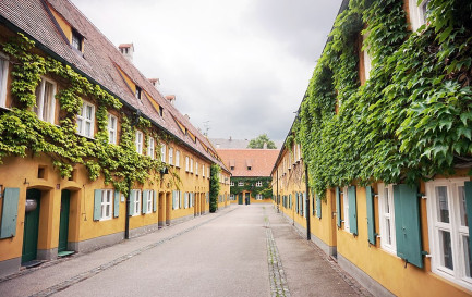 Les logements de la Fuggerei à Augsbourg / ©Tiia Monto, CC BY-SA 4.0 Wikimedia Commons
